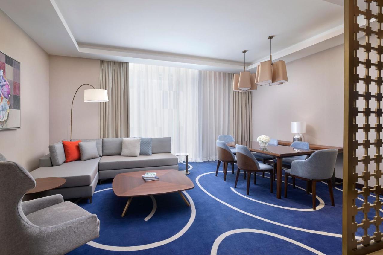 Jeddah Marriott Hotel Madinah Road Zewnętrze zdjęcie A suite at the hotel