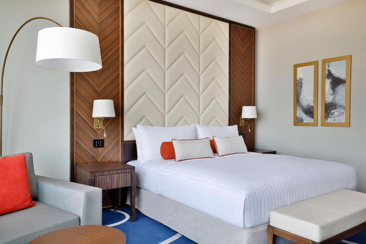 Jeddah Marriott Hotel Madinah Road Zewnętrze zdjęcie A guest room at the hotel