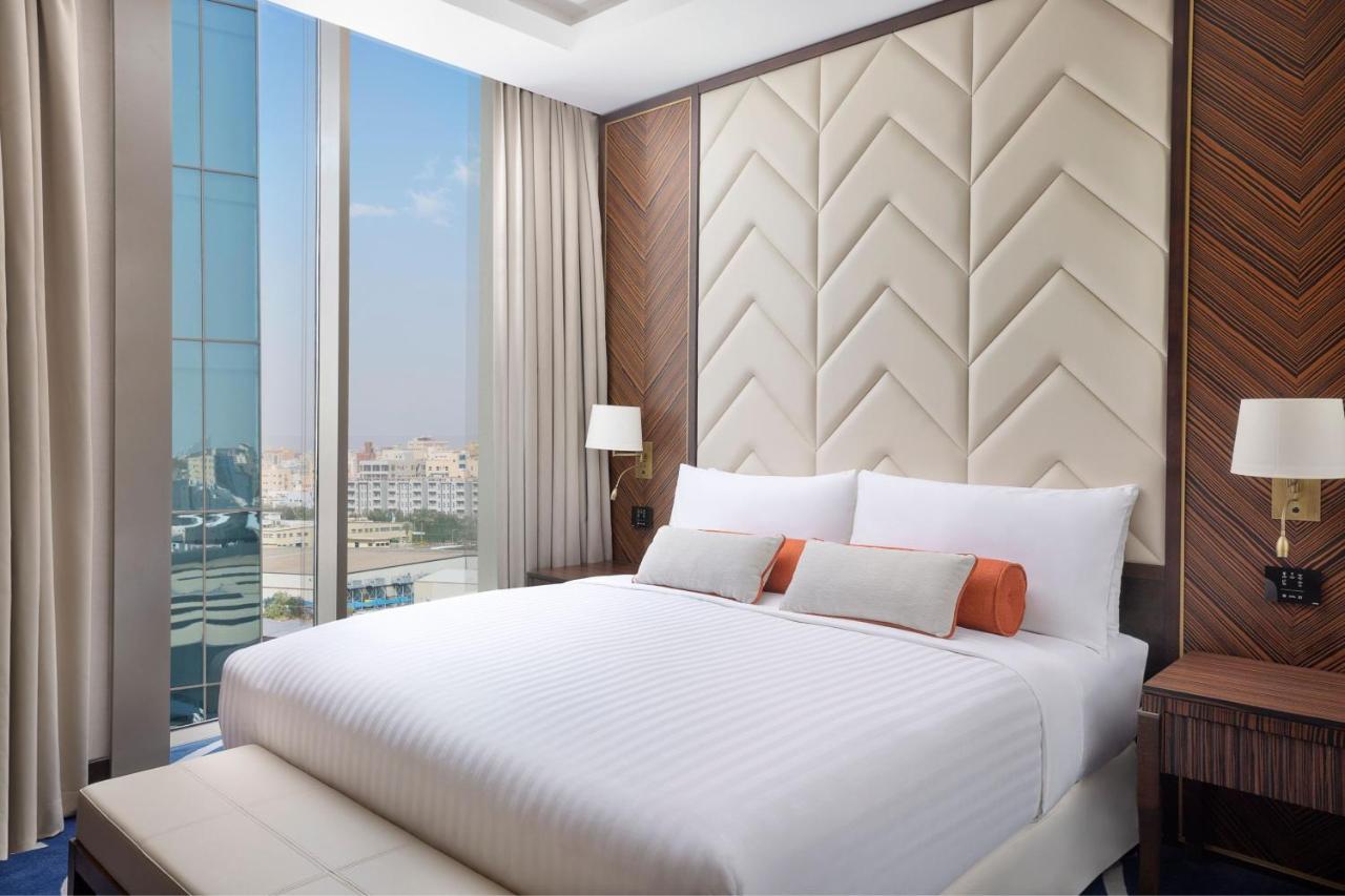 Jeddah Marriott Hotel Madinah Road Zewnętrze zdjęcie A bedroom at the hotel