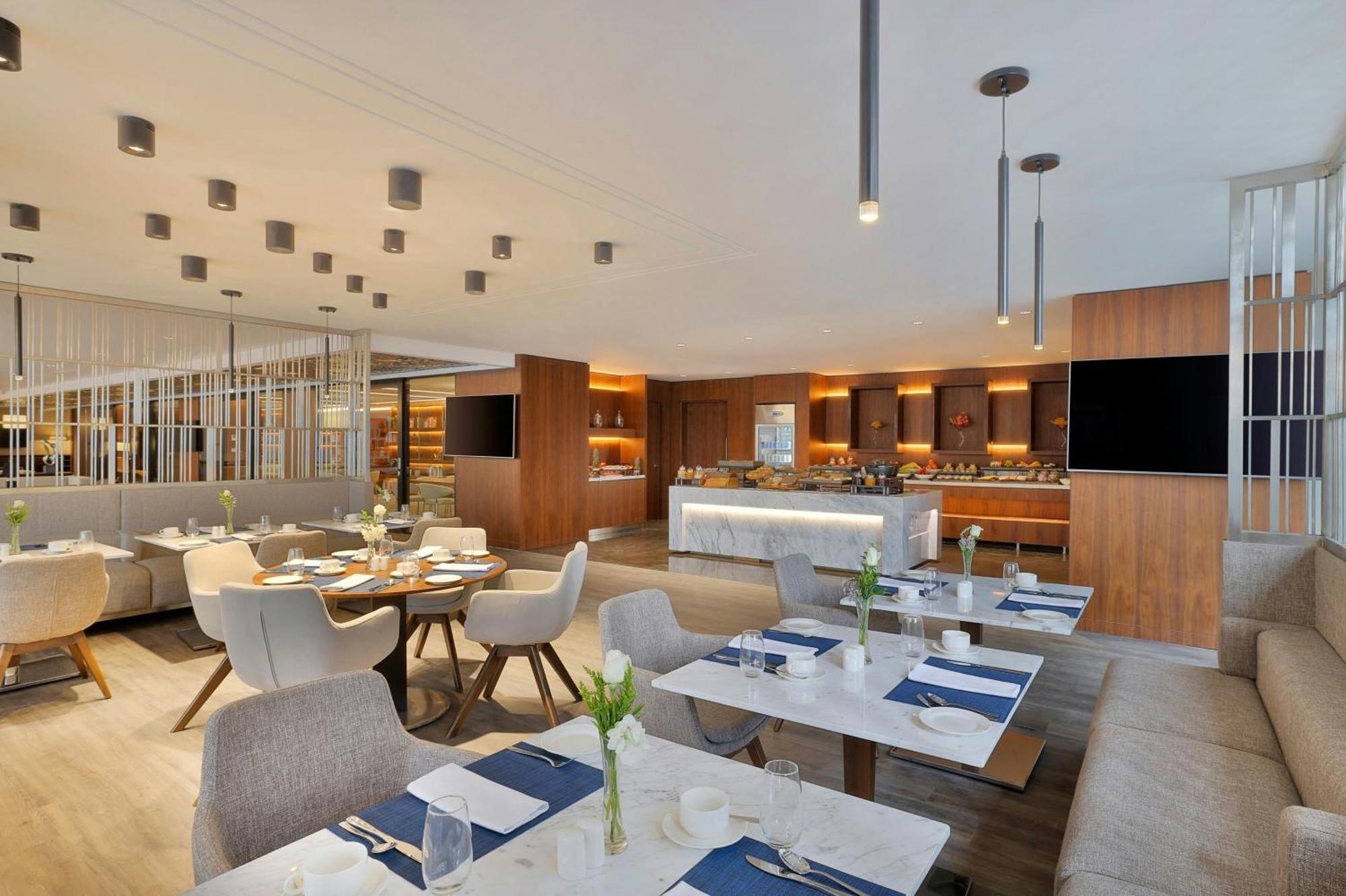 Jeddah Marriott Hotel Madinah Road Zewnętrze zdjęcie The lounge at the airport